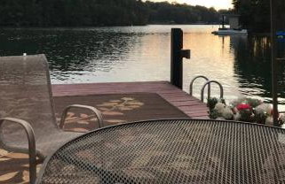 Lake Escape to an Elegant 4 Br Home - Foto 52