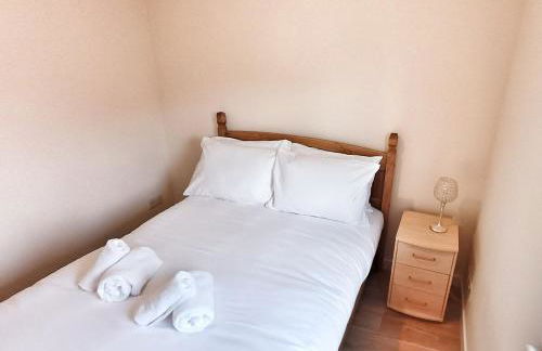 King Street, free parking and WiFi 2 bed by Lains Lettings - Photo 12