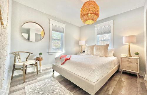 Luxury 4 bedroom 2 bath Lake Views - Photo 26