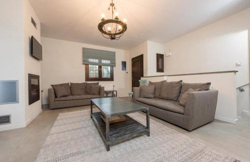 The Olive Home - Photo 8