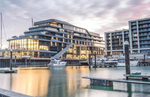 Welcome - BUSINESS or PLEASURE! Southampton 'City Vibes' # Stylish Apartment with Outdoor Courtyard! 1-4 Guests BOOK YOUR CITY BREAK or PRE-CRUISE STAY! CLOSE TO MAYFLOWER THEATRE, UNIVERSITIES, CRUISE TERMINALS, HOSPITALS & SHOPS! - Photo 53