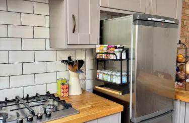 New! Spacious & Quiet 3 Bedroom House - Putney - Foto 6