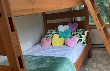 Leaf Peeper's - HUGE deck, pizza oven, Pac-man! - Photo 57