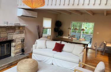 Poconos Modern Chalet I Hot Tub I Home Theater I Fenced Yard I Pet Friendly - Foto 8