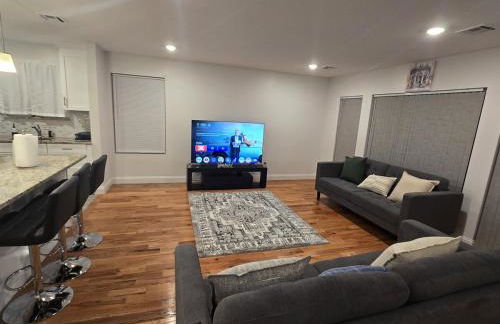 Stylish 3BR Retreat Near EWR Airport NYC Hub - Foto 69