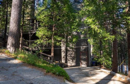 The Mighty Pines Retreat + Large Patio + BBQ+View! - Foto 29