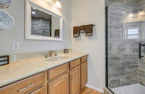 Peaceful Blue Ridge Cabin with Wraparound Deck! - Foto 15