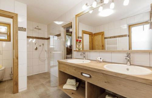Bayern Chalets bei Salzburg und Berchtesgaden mit Whirlpool und Sauna - Foto 43