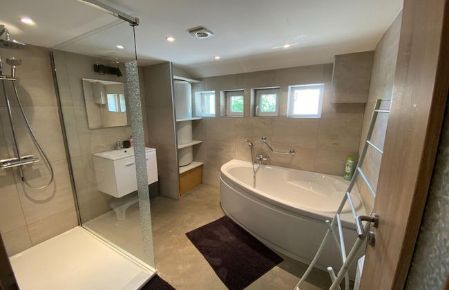 Spacious Chalet in Jalhay with Hot Tub - Foto 17