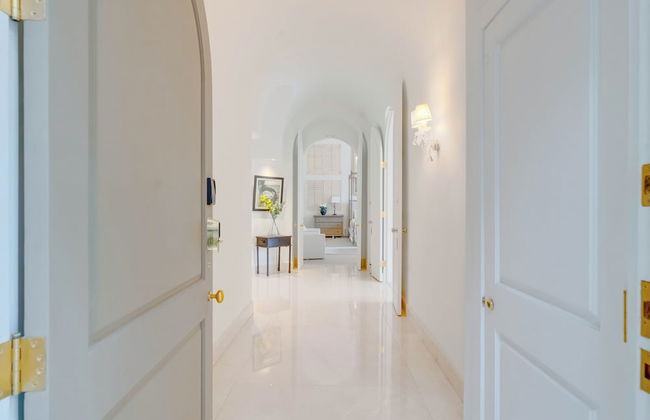 Carolwood - Modern Tuscan Villa With Rolling Lawns and Loggia in Holmby Hills - Photo 77