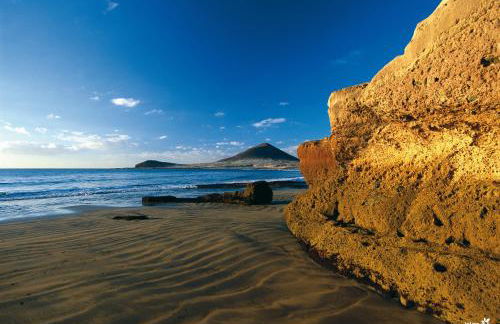 HomeForGuest Design Attic Apartment FREE Parking - Foto 35