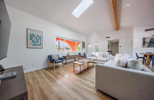 The Pink House - Palm Springs Gem with Private Pool & BBQ - Foto 43