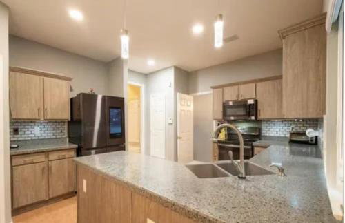 Tropical Oasis with Tiki Bar, Firepit, Seasonal Pool - Foto 17