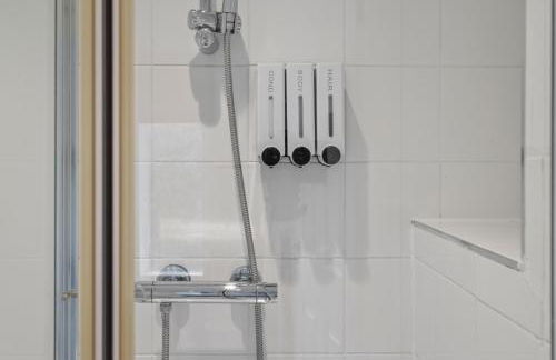 6 BR 4 Bath Central Worcester Sleeps 12 - Foto 42