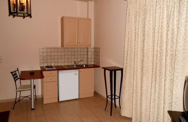 Lambrinos Suites - Photo 16