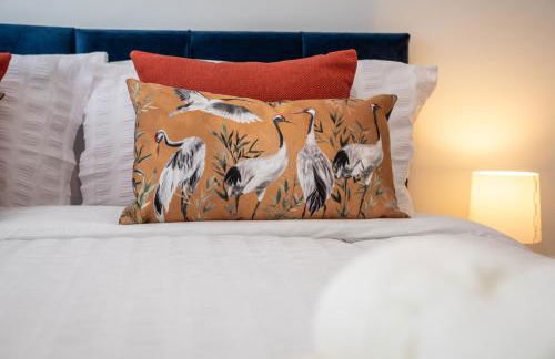 Welcome - BUSINESS or PLEASURE! Southampton 'City Vibes' # Stylish Apartment with Outdoor Courtyard! 1-4 Guests BOOK YOUR CITY BREAK or PRE-CRUISE STAY! CLOSE TO MAYFLOWER THEATRE, UNIVERSITIES, CRUISE TERMINALS, HOSPITALS & SHOPS! - Photo 21