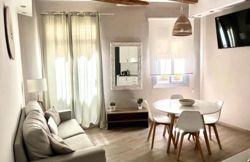 Apartamento renovado con 2 habitaciones en el corazón de Barcelona - ES-341-3 - Photo 1