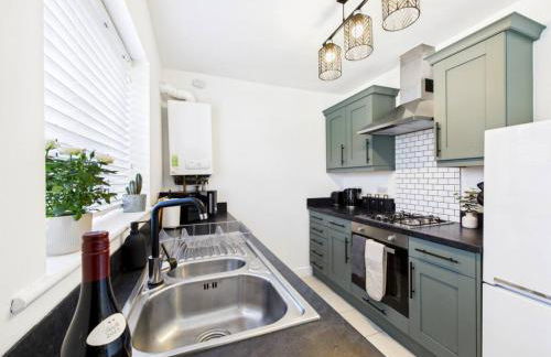 2 Bed Home Port Talbot - Perfect For Contractors & Families - Photo 8