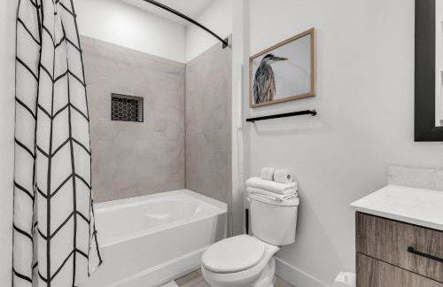 Peaceful 2BR by the Bay Pool and Coastal Vibes - Foto 24