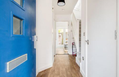 Modern & comfortable 4 bed house - Photo 15