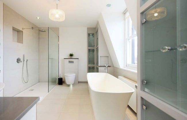 The South Hampstead Hideaway - Stylish 6bdr Home - Photo 31