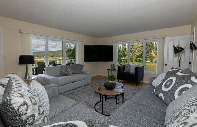 LUXURIOUS 5-Br Acreage | Year-Round Heated Pool & HotTub | Mtn View | Pool Table - Foto 15