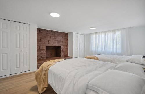 Spacious 5B2B home 5 min to airport with AC, Game Room, WiFi, Parking - Photo 47