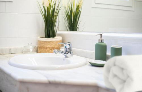 10 Bedroom 5 Star Luxury Villa & Heated Pool for 5 to 28 Guests near Alicante - Foto 43