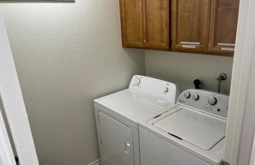 Cheerful 3BR 2BA Sauna Spa Pool Table PPong BBQ More - Foto 13