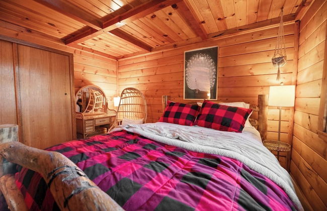 Charming Mountain Getaway - Photo 2