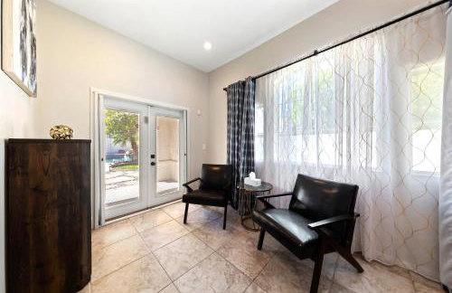 Ultimate Vacation: A Luxurious Oasis with a Pool! - Foto 23