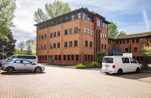 #57 Central Taunton 2BR APT - Sleeps 6 - 5 mins to Taunton Player Ready 2 - "Perfect For Contractors and Families - Free Parking" - Foto 2