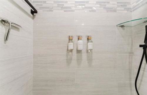 Palms Oasis with Salt Pool Movies Firepit Golf - Photo 55