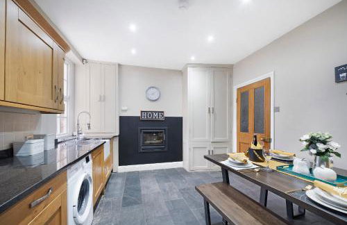 4 bedroom home with Garden, Game room, Parking- Esho Stays - Foto 15