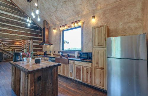 Bedford Cabin with Porch, 5 Mi to Historic District! - Foto 10