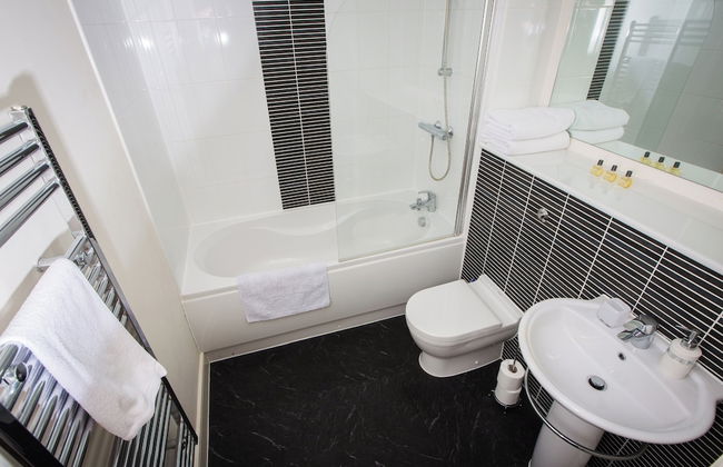 Meridian Tower Apartment - Photo 7