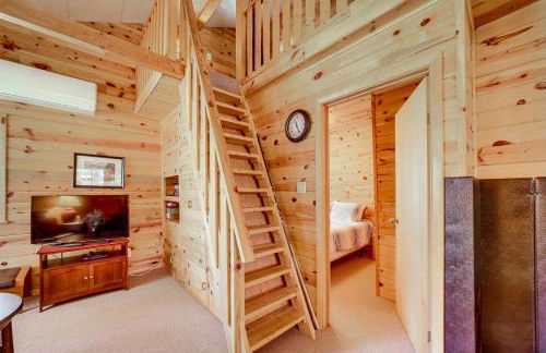 Hike and ATV Secluded Happy Jack Cabin with Deck - Foto 16