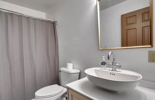 5 Bedroom Suites Hot Tub Jacuzzi Tub & Game Room - Photo 36