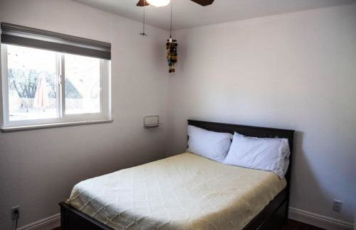 Pool! Quite, Private, remodeled home on the hill - Foto 31