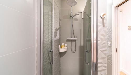 Le Marietton appartement cosy à deux pas du métro Valmy - Photo 3, Shower