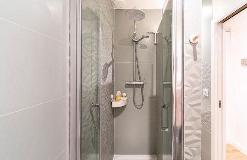 Le Marietton appartement cosy à deux pas du métro Valmy - Foto 3