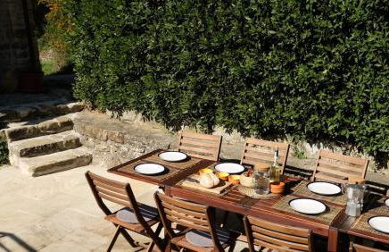 restored water mill with rockpools and waterfall - Foto 10