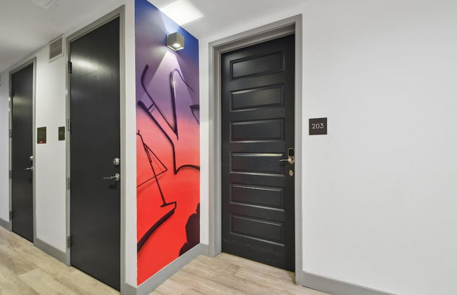 Brushed & Bold | RiNo Art Lofts - Foto 26