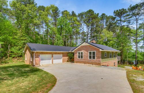 Waterfront Townville Home with Hot Tub and Dock! - Foto 41