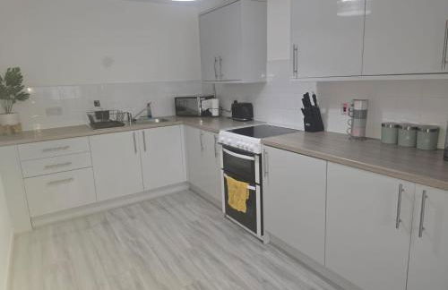 New 4bedroom house near Manchester Airport - Photo 3