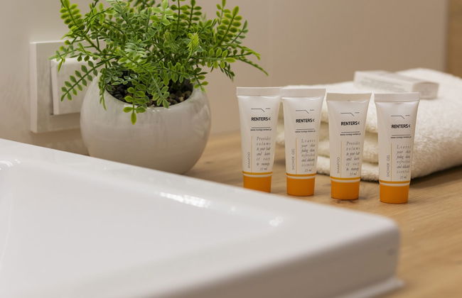 Dark Blue and Grey Apartment by Renters - Foto 17