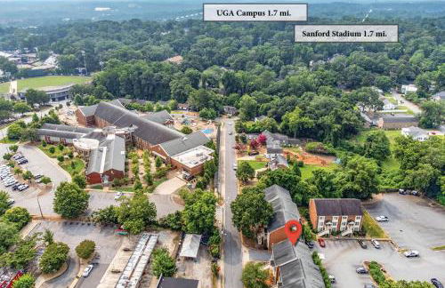 Five Points Dawg Crib On Campus - Photo 12