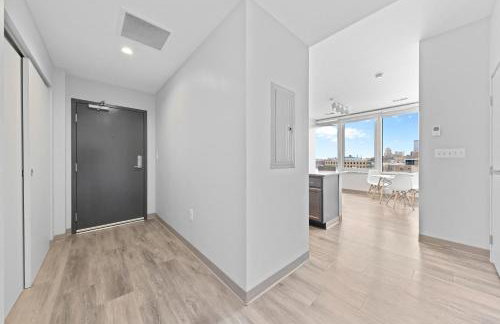 Luxe Condo in Downtown Cleveland l 2 TV's l Parking - Foto 11