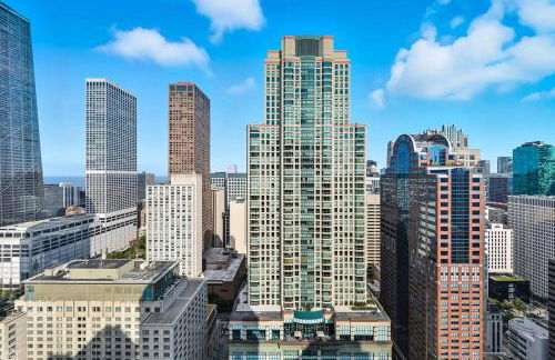 River North Magnificent Mile Condo, Lake and City Views, 43rd Floor Corner, Parking Included! - Foto 1