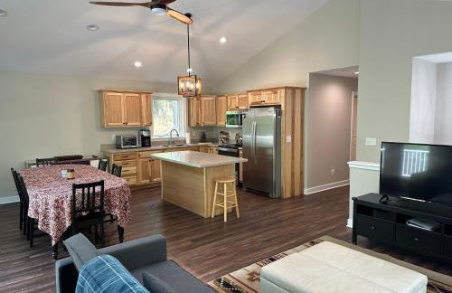 All Decked Up - wifi, view, river access, fire pit, 3 bedrooms, games, family friendly - Foto 3